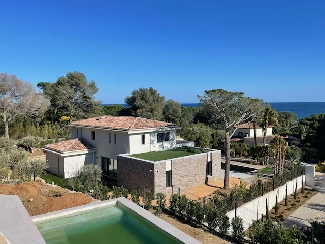Réalisation de 3 villas haute gamme à Saint-Maxime , Fréjus, AI Construction