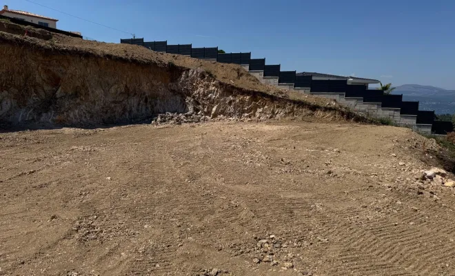 Terrassement terminé pour un nouveau chantier clé en main à Tanneron, Fréjus, AI Construction